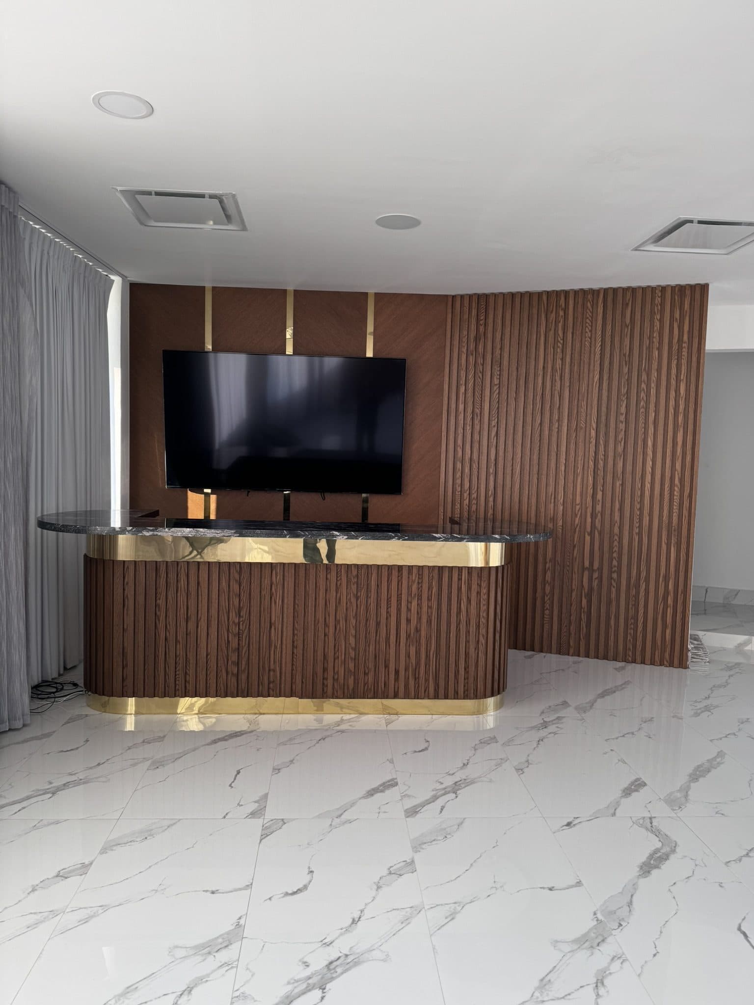 Mueble de TV 08 a medida por Molbani