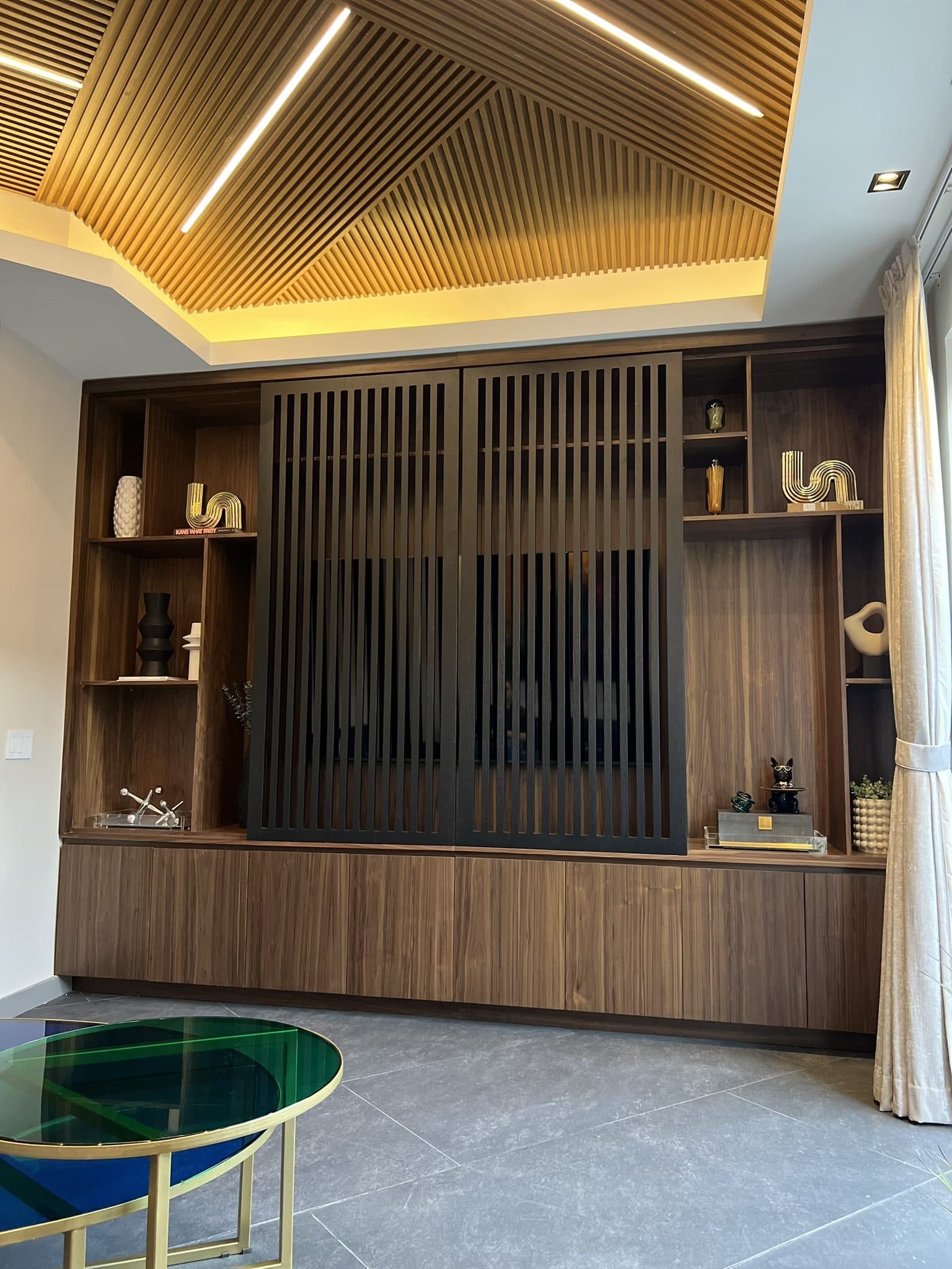 Mueble de TV 27 a medida por Molbani
